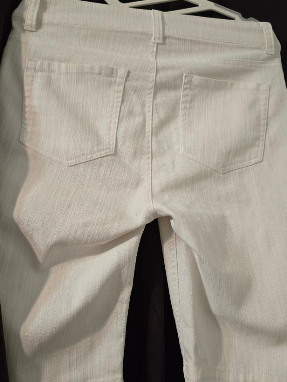 8P Focus 2000 White Stretchy Capri Pants